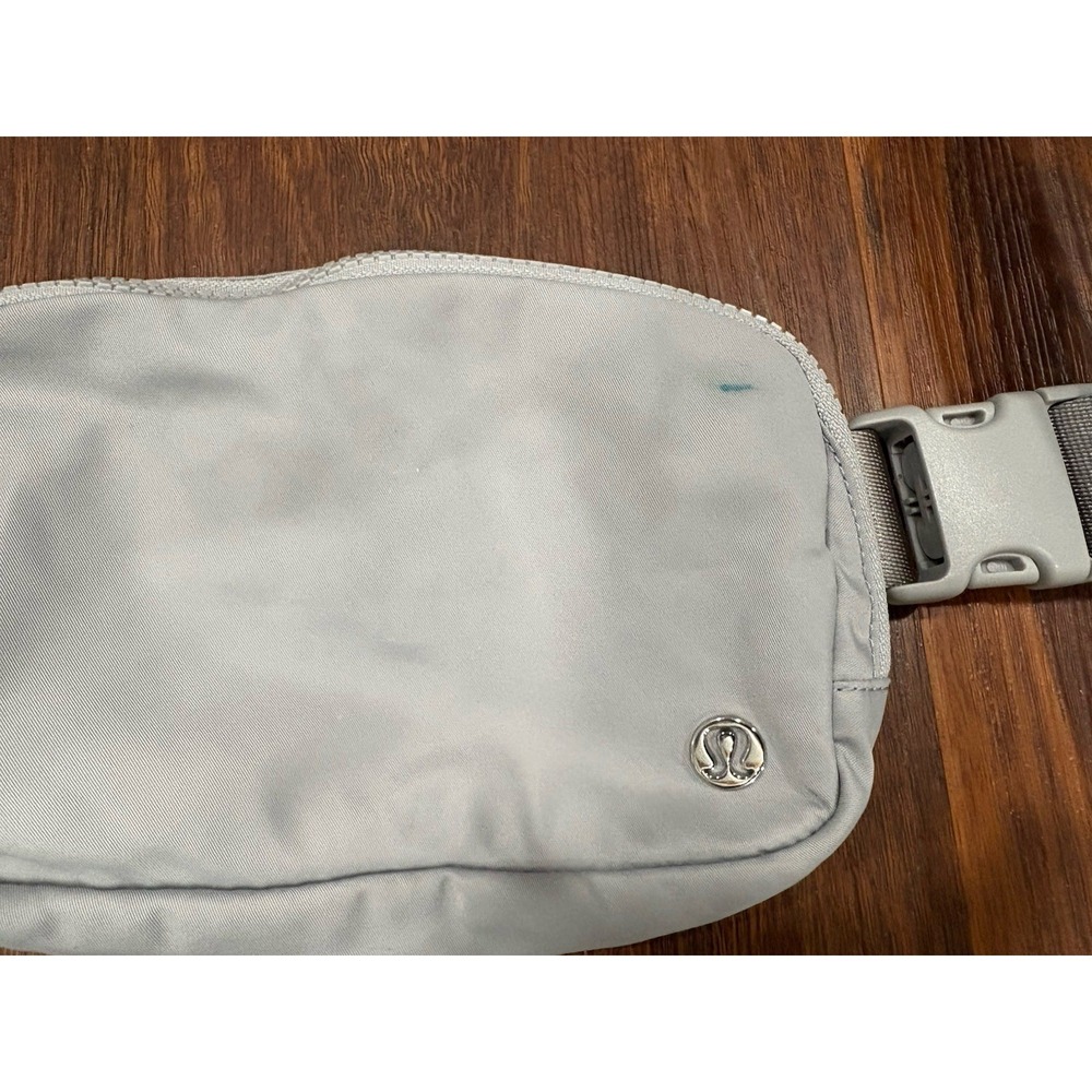 Set Of 2 Lululemon Silver And Yellow Fanny Bag Belt Bag Cross Body 7.5"x2"x5" - Picture 4 of 16